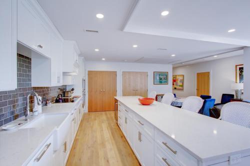 The Charleston Chestnut Mansion The Charleston Chestnut Mansion