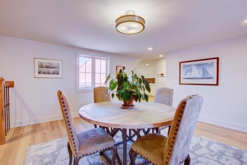 The Charleston Chestnut Mansion The Charleston Chestnut Mansion