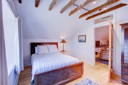 The Charleston Chestnut Mansion The Charleston Chestnut Mansion