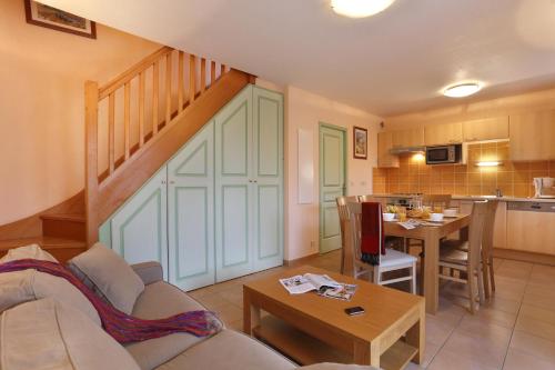 2 bedrooms, 3 beds