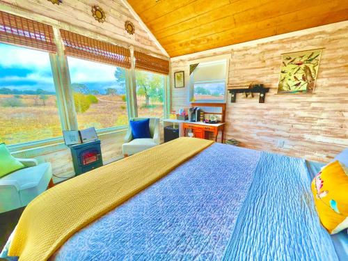 The Alexander at Creek Road Event Venue and Hotel in 드리핑 스프링 (TX)