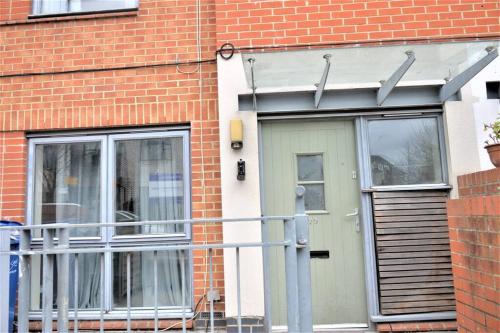 London 4 Bedroom House 3
