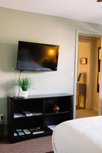 Hilltop Hideaway - 3BDR in Downtown London, KY