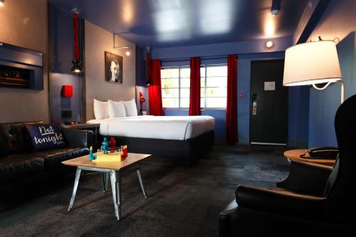 Hotel Gaythering - Gay Hotel - All Adults Welcome