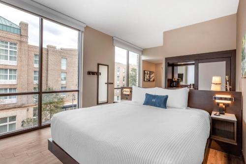 Cambria Hotel Savannah Downtown Historic District near Juliette Gordon Low Szülőház