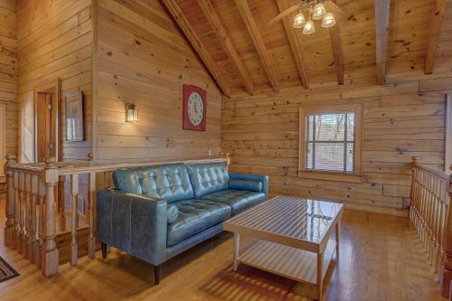 Blue Ridge Bliss- Spacious Cabin, Pets, Hot Tub!