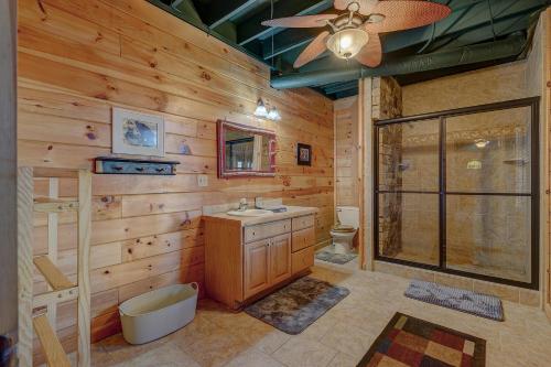 Blue Ridge Bliss- Spacious Cabin, Pets, Hot Tub!