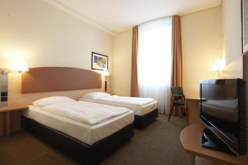 1 queen bed