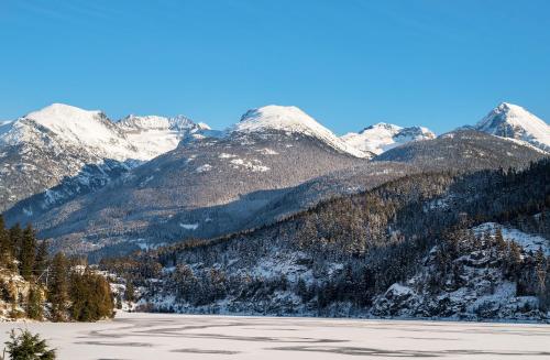 2BR - Multi-Level Townhome with Hot Tub by Harmony Whistler