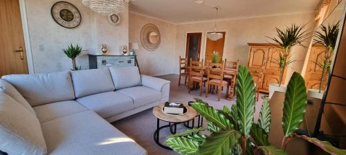 SUPERB FLAT WITH 3 BEDROOMS PARKING AND BALCONy, Антверпен