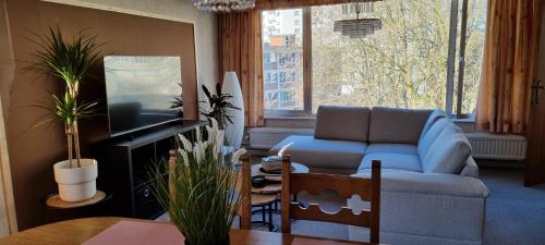 SUPERB FLAT WITH 3 BEDROOMS PARKING AND BALCONy, Amberes (foto 3)