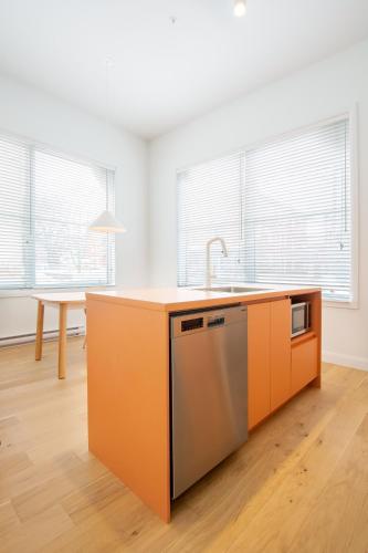 1 Queen-bed apartment - SF100 image 4