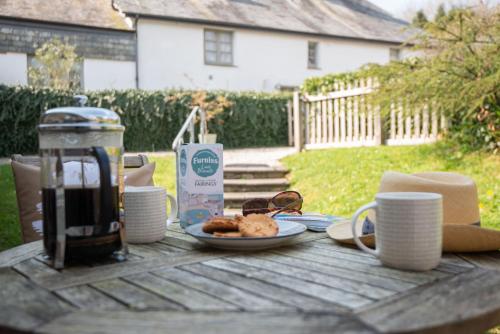 Linhay at East Trenean Farm -Luxury retreat for 2 with stunning rural views, private hot tub and EV charging, Looe (fotografie 9)