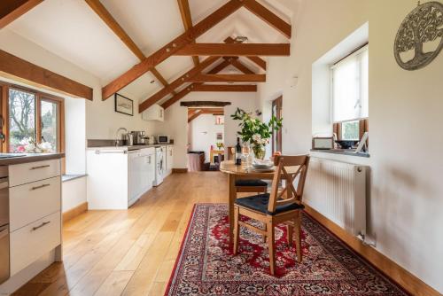 Linhay at East Trenean Farm -Luxury retreat for 2 with stunning rural views, private hot tub and EV charging, Looe (fotografie 3)