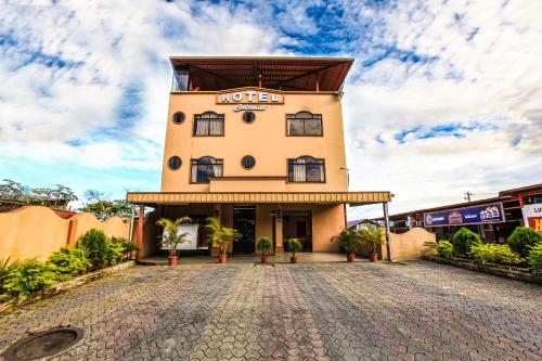 . Hotel Colonial