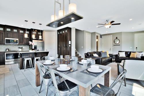 Sleeps 51, Pet Friendly, Townies, Poolside in Moab, USA