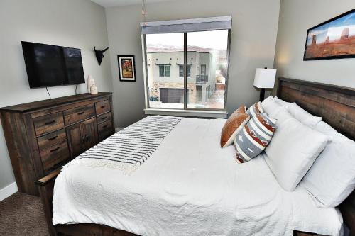 Dazzling Poolside Home Flexible 96 Hour Cancellation Policy Free Bikes - Entrada 429 - image 2