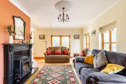 Exterior view, Yellow House in Newport