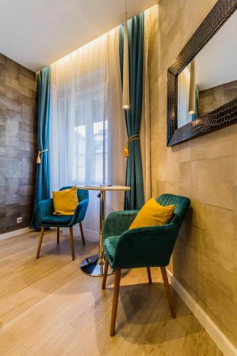Chain Bridge Studio Apartment - image 7
