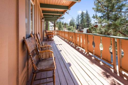 Paradise Cabin in Big Bear City, USA
