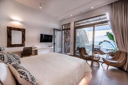 Delfini Beach Hotel & Suites Delfini Beach Hotel & Suites