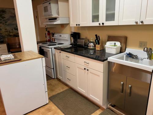 บริการและสิ่งอำนวยความสะดวก, Char's Landing Hostel in พอร์ตอัลเบอร์นี (บริติชโคลัมเบีย)