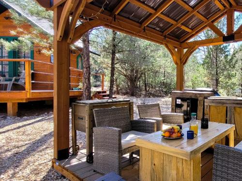 Live Simply Cabin, Walking distance to East Zion trails