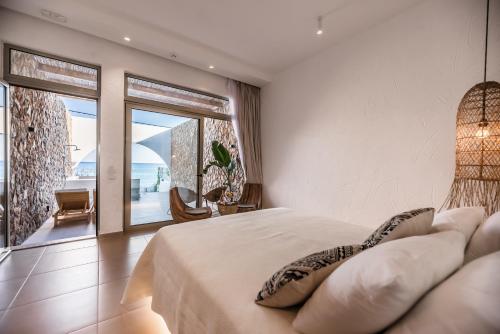 Delfini Beach Hotel & Suites Delfini Beach Hotel & Suites