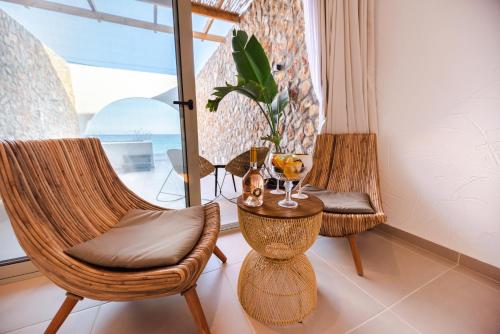 Delfini Beach Hotel & Suites Delfini Beach Hotel & Suites