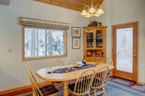 Tahoe Donner Greenbelt Retreat in Truckee, USA
