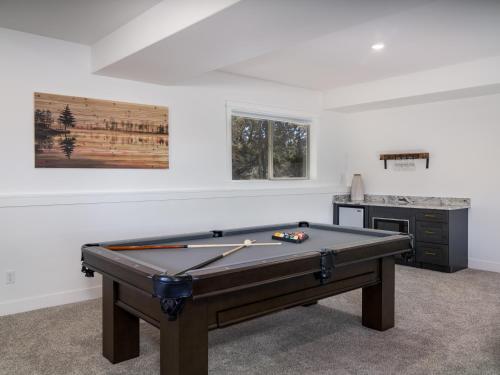 Copper Rock Ridge- Luxury, Pool Table, Hot Tub between Zion and Bryce
