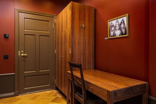 Single Guest Room image 3