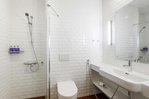 Single Guest Room image 6