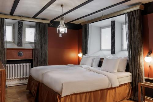Business Class Room image 3