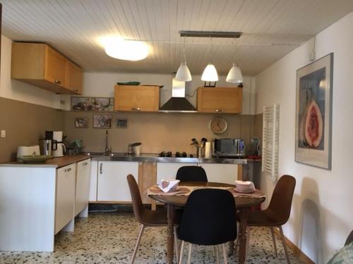 Charmant gîte douillet avec jardin et Wifi à Drevant - FR-1-586-25 (Charmant gite douillet avec jardin et Wifi a Drevant - FR-1-586-25) in Drevant