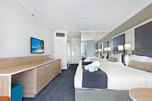 Deluxe Twin Studio in Surfers Paradise