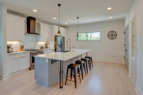 Luxury Downtown Nash/Roofdeck/11 Beds in Nashville, USA