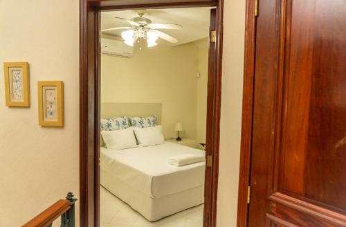 Magnifica Villa Palmeras luxurious 4 Br 6 Bds 4 Ba private pool lagoon front super fast Wifi, Cancún (photo 11)