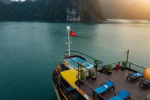 Nostalgia Halong Cruise