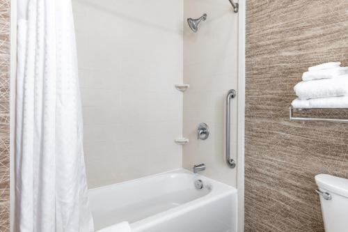 Holiday Inn Express & Suites Ironton an IHG Hotel - image 12