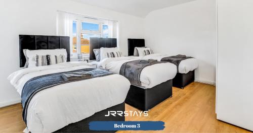 Bordesley - 3 Bedroom, Sleeps 7, Wi-Fi , Parking - JRR Stays, Birmingham