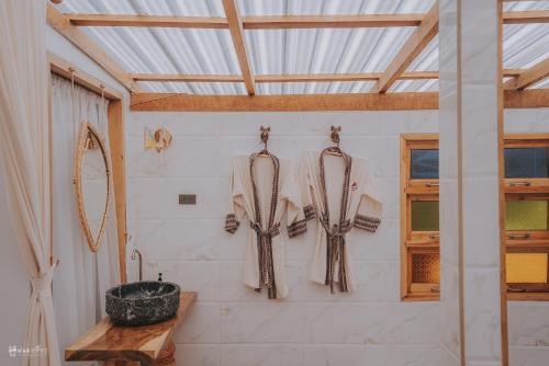 Bathroom, Kiri Vari Boutique Resort at Sapan in Bo Klue