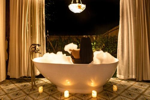 Facilities, Kiri Vari Art Gallaria in Nan