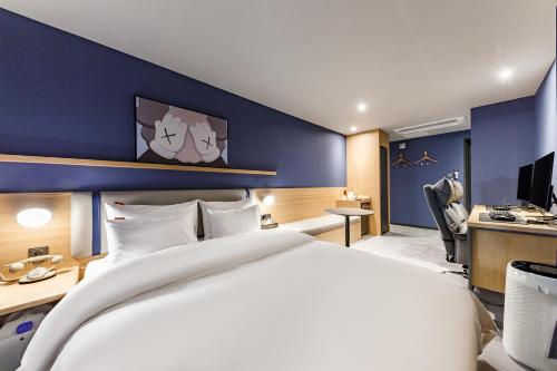 room detail thumbnail 0