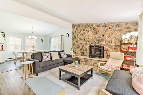 Albrightsville Home with Hot Tub - Near Big Boulder! in Albrightsville, USA