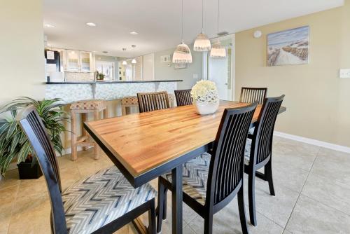 Windjammer 105 3 Bedrooms Sleeps 8 Ocean View Elevator Pool - image 2