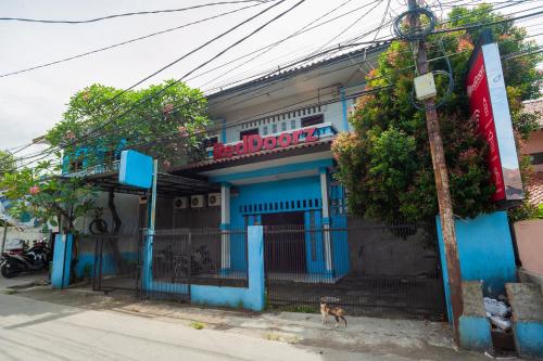 레드도어즈 샤리아 마르곤다 라야 - 숙소 외관
