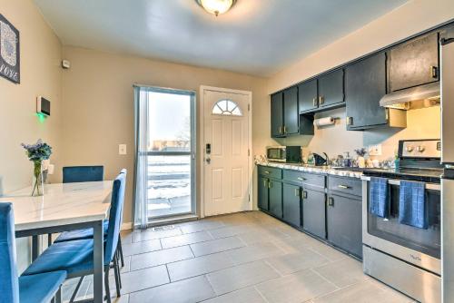 Charming Detroit Condo 1 Mi to The RiverWalk! in Detroit, USA