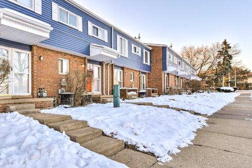 Charming Detroit Condo 1 Mi to The RiverWalk! in Detroit, USA