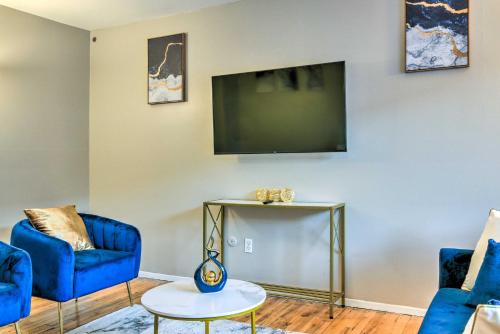 Charming Detroit Condo 1 Mi to The RiverWalk! in Detroit, USA